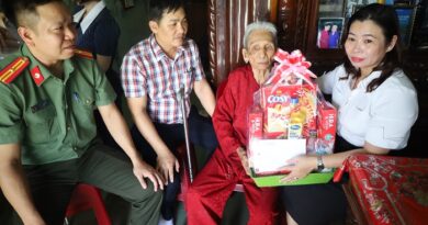 Tây Hòa thăm, tặng quà của Quỹ Xã hội từ thiện Tấm Lòng Vàng đến các Mẹ Việt Nam Anh hùng và thương binh nhân kỷ niệm 79 năm Ngày Thương binh – Liệt sĩ